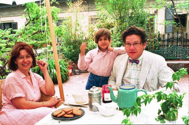 Philippe Daverio con la moglie Elena Gregori ed il figlio Sebastiano negli anni dell'assessorato" ( foto famiglia Daverio)